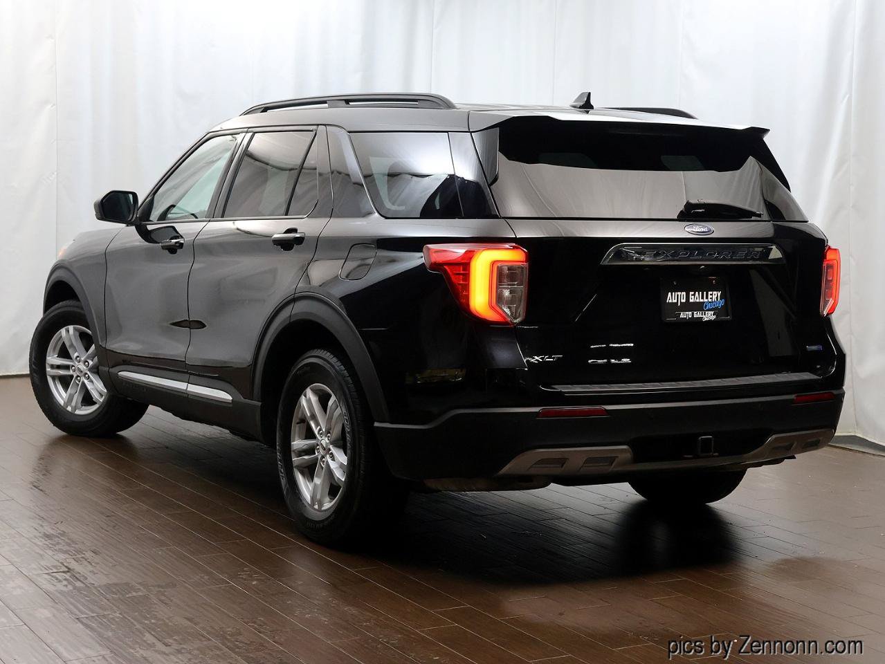 Used 2020 Ford Explorer XLT w/ Equipment Group 202A AWD/4WD image 9