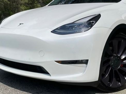 Used 2021 Tesla Model Y Performance image 3