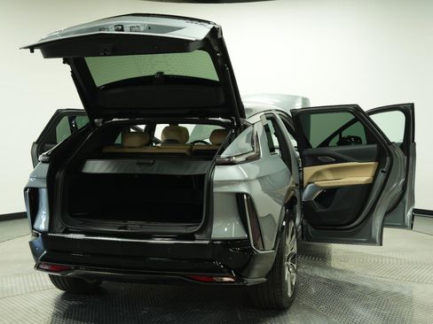 Used 2026 Cadillac Lyriq Signature Luxury w/ Nappa Leather Package AWD/4WD image 11