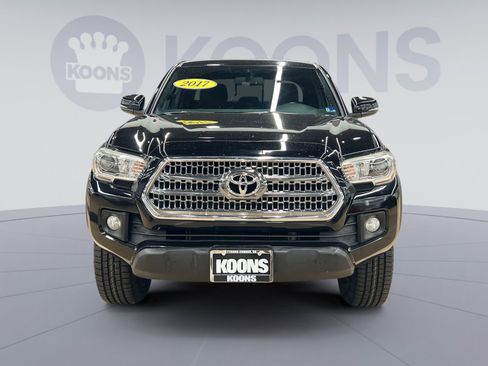 Used 2017 Toyota Tacoma TRD Off-Road w/ Tow Package (A/T) image 11