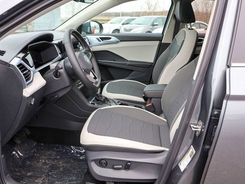 New 2025 Volkswagen Taos SE image 5