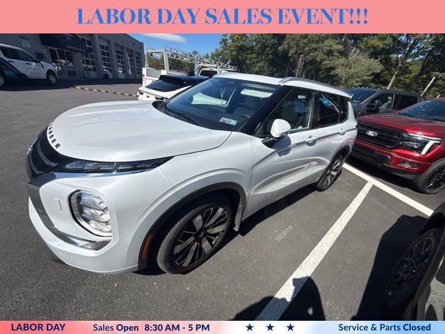 Used 2026 Mitsubishi Outlander SEL AWD/4WD image 2