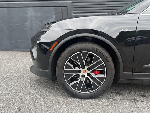 Certified 2025 Porsche Macan 4S Electric AWD/4WD image 14