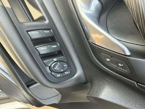 Used 2024 GMC Terrain SLE w/ Driver Convenience Package FWD image 12