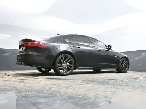 Used 2018 Jaguar XF S image 47