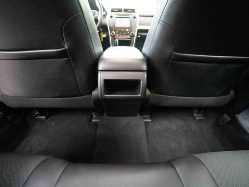 Used 2017 Toyota Camry SE w/ Moonroof Package FWD image 22