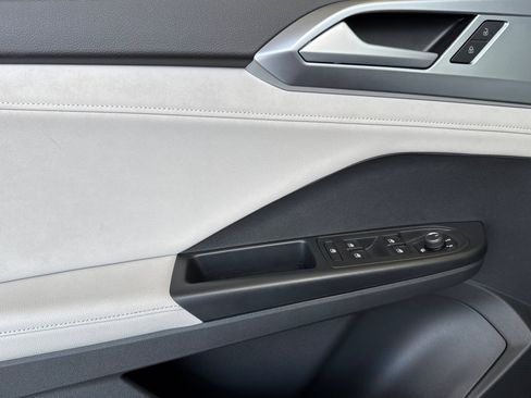 New 2025 Volkswagen Taos SE image 11