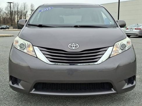 Used 2015 Toyota Sienna LE image 5