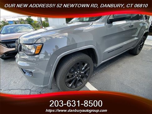 Used 2019 Jeep Grand Cherokee Altitude AWD/4WD image 2