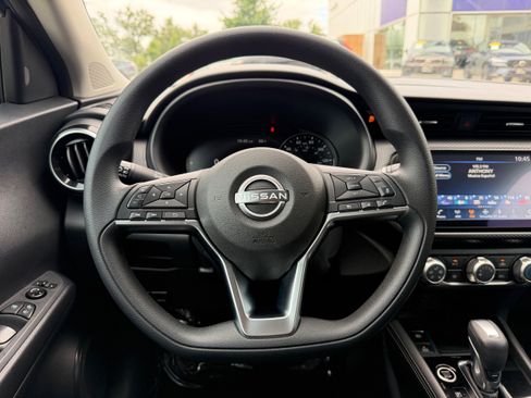 Used 2024 Nissan Kicks SV FWD image 17