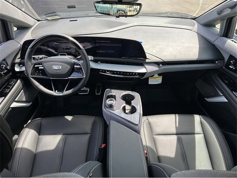 New 2025 Cadillac Optiq Luxury 1 image 18