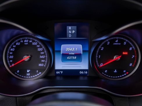 Used 2019 Mercedes-Benz GLC 300 4MATIC image 20