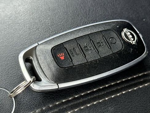 Used 2025 Nissan Pathfinder SV image 28