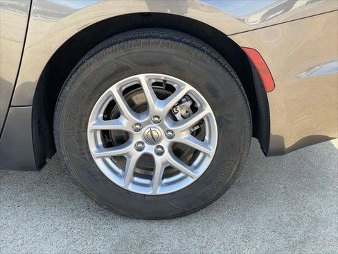 Certified 2023 Chrysler Pacifica Touring-L FWD image 54