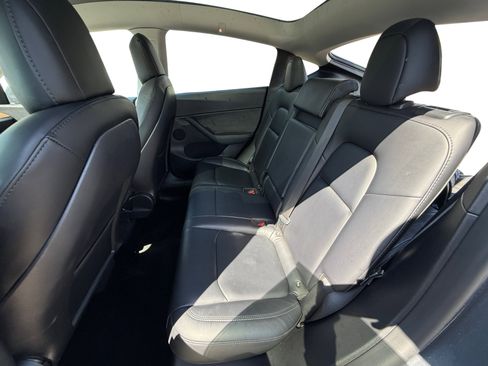 Used 2022 Tesla Model Y Performance AWD/4WD image 16