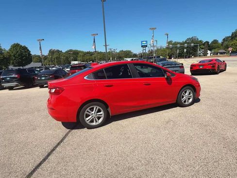 Used 2017 Chevrolet Cruze LT w/ Convenience Package FWD image 8