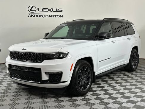 Used 2023 Jeep Grand Cherokee L Summit w/ Advanced Protech Group IV AWD/4WD image 11