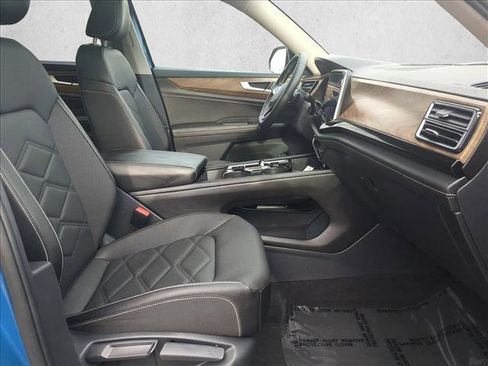 Used 2025 Volkswagen Atlas SE image 21