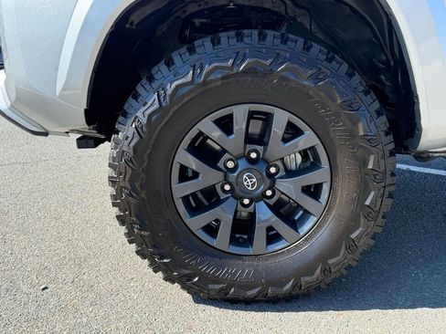Used 2023 Toyota Tacoma SR5 AWD/4WD image 10