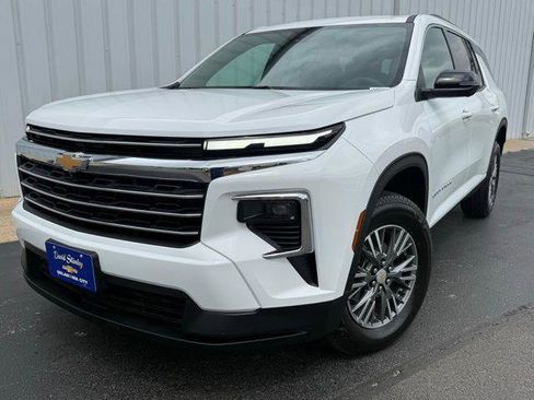 Used 2026 Chevrolet Traverse LT w/ Driver Confidence Package AWD/4WD image 1