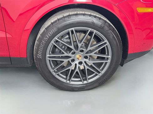 Certified 2026 Porsche Cayenne AWD/4WD image 14