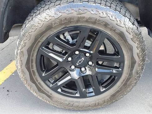 Certified 2023 Chevrolet Colorado Trail Boss w/ Technology Package AWD/4WD image 5