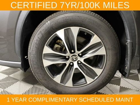 Used 2022 Toyota Highlander XLE AWD/4WD image 29