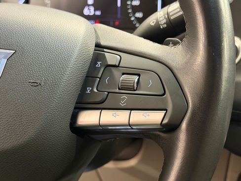 Certified 2022 Cadillac XT4 Luxury w/ Driver Awareness Package FWD image 16