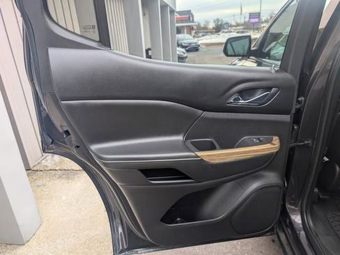 Used 2018 GMC Acadia Denali image 17