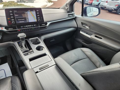 Used 2023 Toyota Sienna XSE image 14