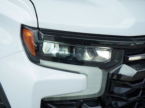 Used 2022 Chevrolet Silverado 1500 ZR2 w/ Technology Package image 12