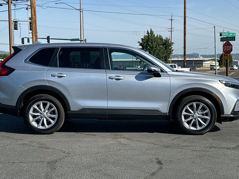 Used 2025 Honda CR-V EX image 3