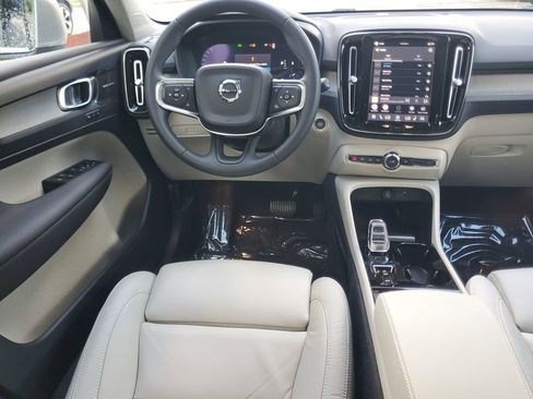 Certified 2023 Volvo XC40 B5 Ultimate w/ Protection Package Premier AWD/4WD image 16