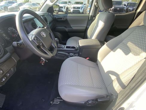 Used 2022 Toyota Tacoma SR AWD/4WD image 15