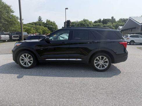 Used 2021 Ford Explorer XLT w/ Equipment Group 202A AWD/4WD image 2