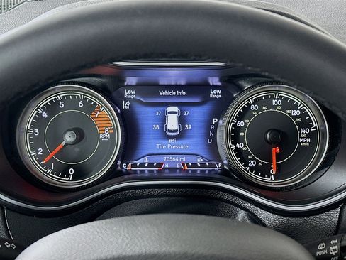 Used 2022 Jeep Cherokee Latitude Lux w/ Mopar Interior Package image 12