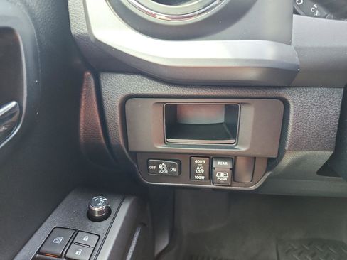 Used 2017 Toyota Tacoma TRD Sport w/ Tow Package RWD image 21