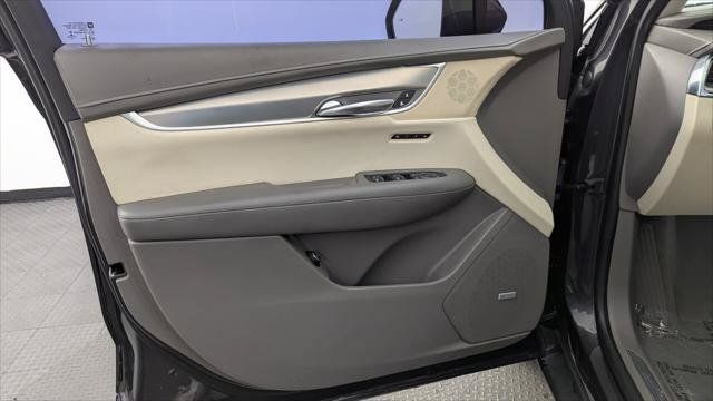 Used 2017 Cadillac XT5 Luxury w/ Driver Awareness Package FWD image 12