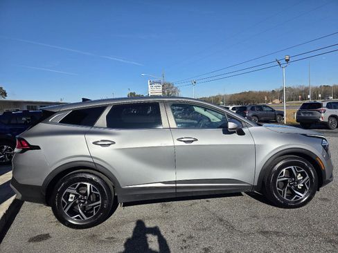 Used 2024 Kia Sportage LX image 4