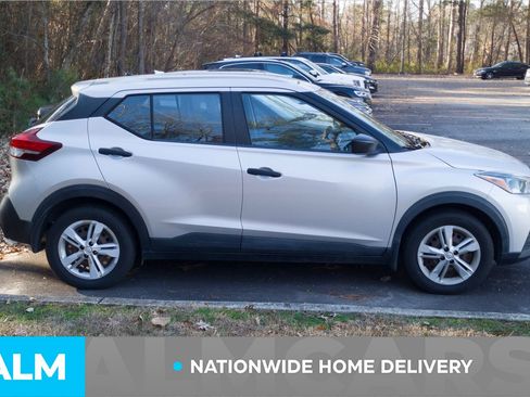 Used 2019 Nissan Kicks S image 5