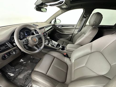 Certified 2026 Porsche Macan Turbo AWD/4WD image 4