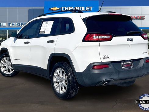 Used 2016 Jeep Cherokee Sport image 5