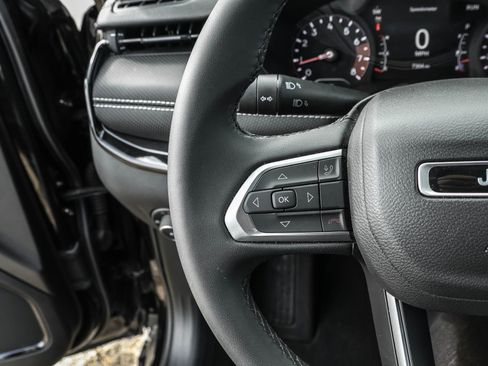 Used 2024 Jeep Compass Latitude w/ Convenience Group image 16