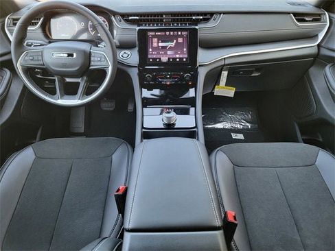 New 2025 Jeep Grand Cherokee Altitude image 25