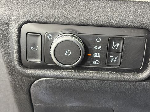 Used 2022 Ford Explorer XLT w/ Equipment Group 202A image 31