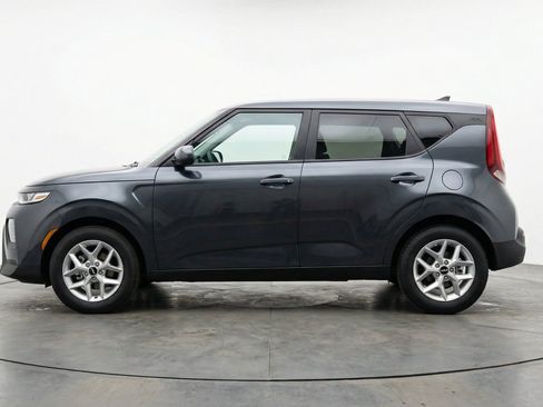 Used 2025 Kia Soul LX w/ LX Technology Package FWD image 5