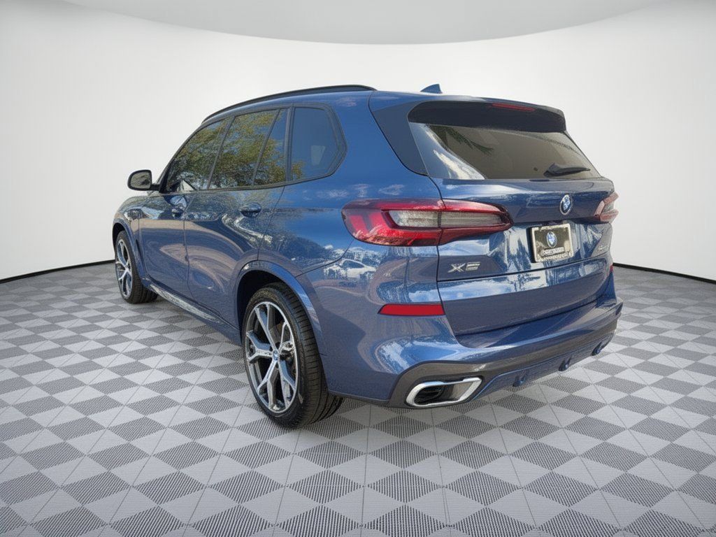 Used 2021 BMW X5 xDrive45e w/ M Sport Package AWD/4WD image 3