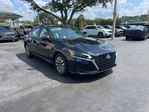 Used 2025 Nissan Altima 2.5 SV FWD image 7
