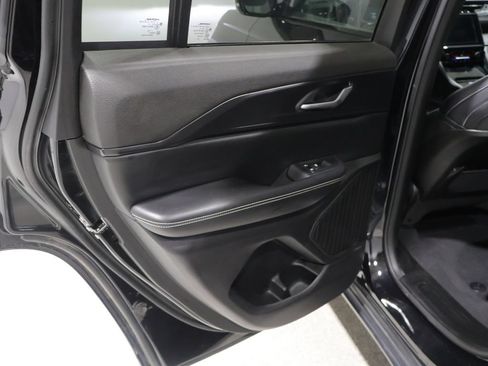 Used 2023 Jeep Grand Cherokee Altitude AWD/4WD image 19