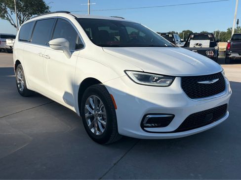 Used 2022 Chrysler Pacifica Touring-L AWD/4WD image 4